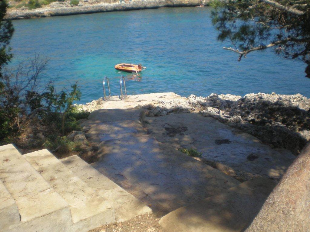 Waterfront Apartment 'Maria'. Pool. Wifi Santanyí Buitenkant foto