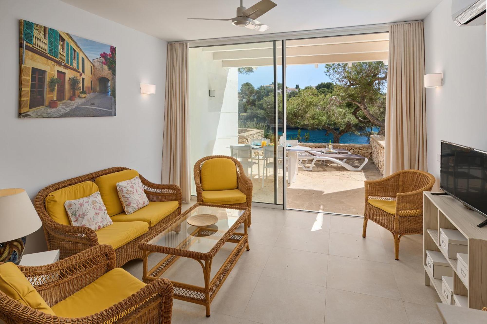 Waterfront Apartment 'Maria'. Pool. Wifi Santanyí Buitenkant foto