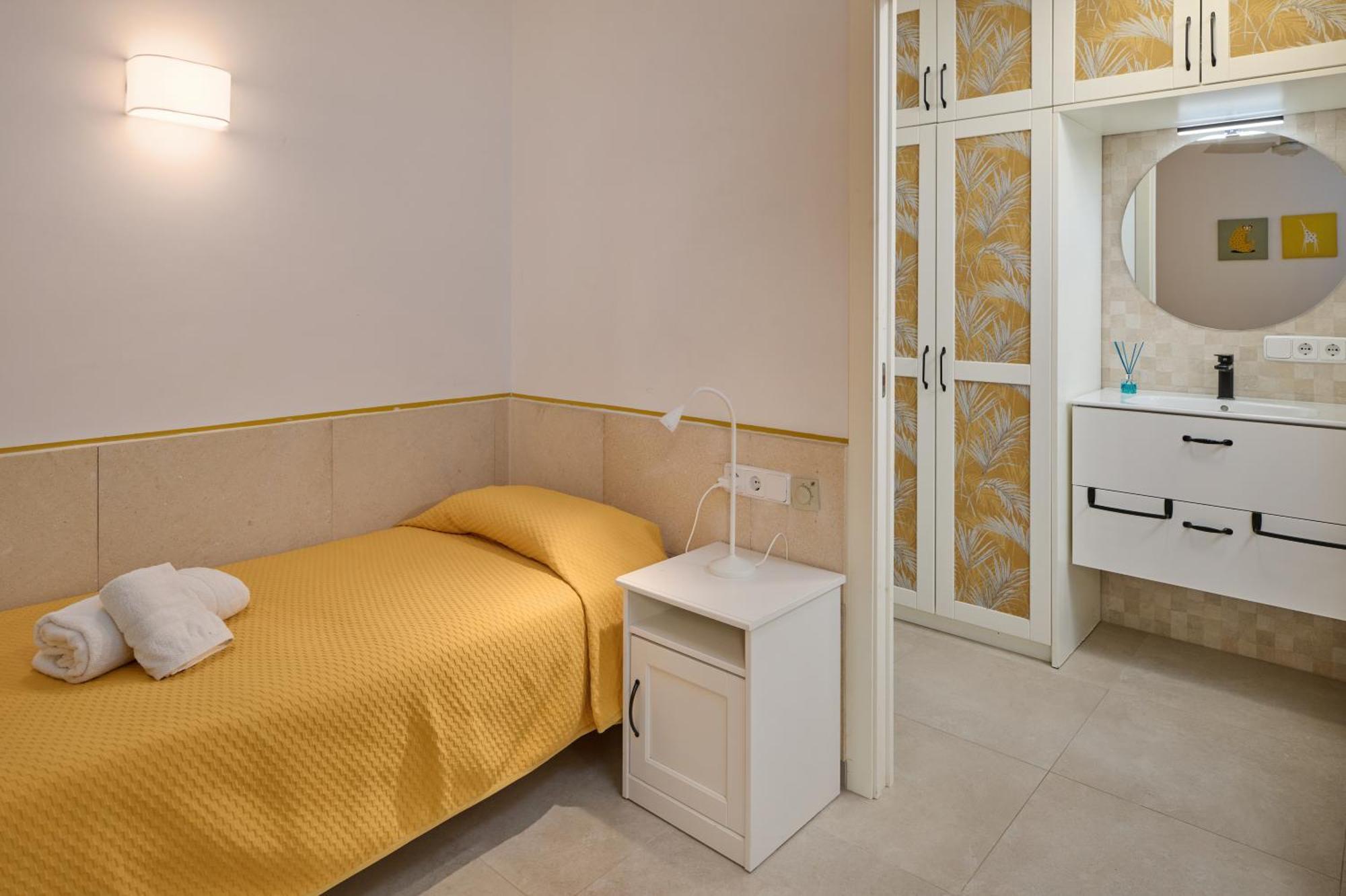 Waterfront Apartment 'Maria'. Pool. Wifi Santanyí Buitenkant foto